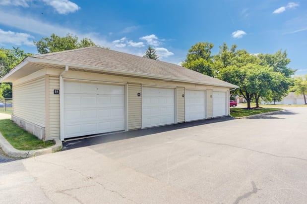 Images Avalon at Northbrook Apartments & Townhomes