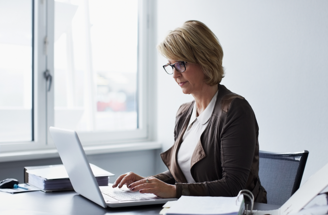 A client reviewing their RBC accounts.