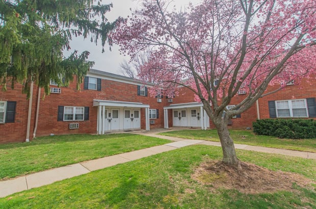 Images Country Manor Apartments