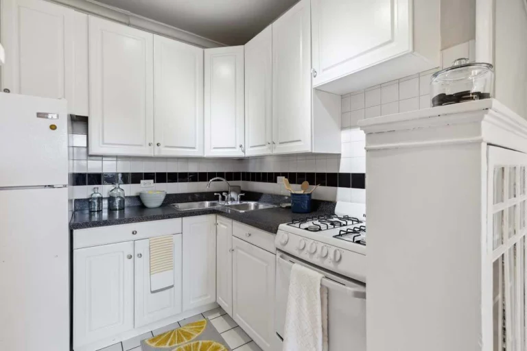 Images The Bryant at Oak Park I & II Apartments