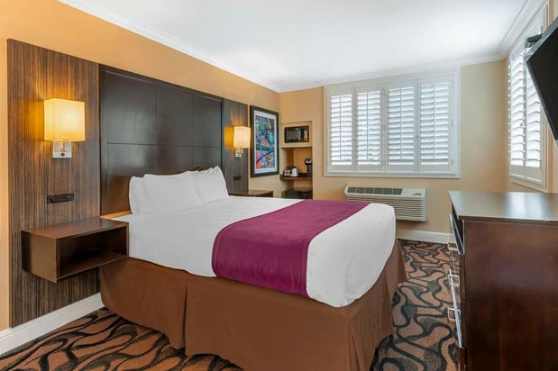 Images Best Western Plus Airport Plaza