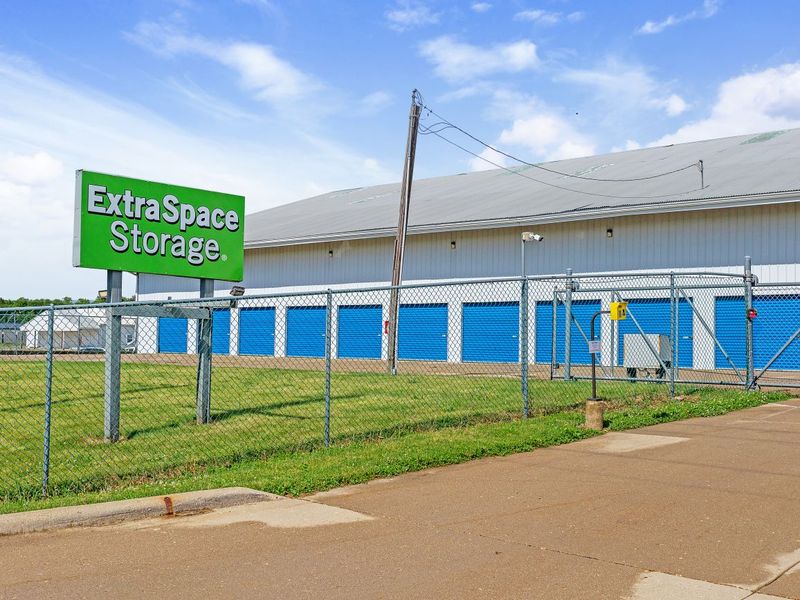 Beauty Image - Storage Express at 3745 N 1475 East Rd, Heyworth, IL 61745 