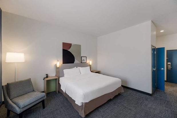 Images Spark by Hilton Midland South