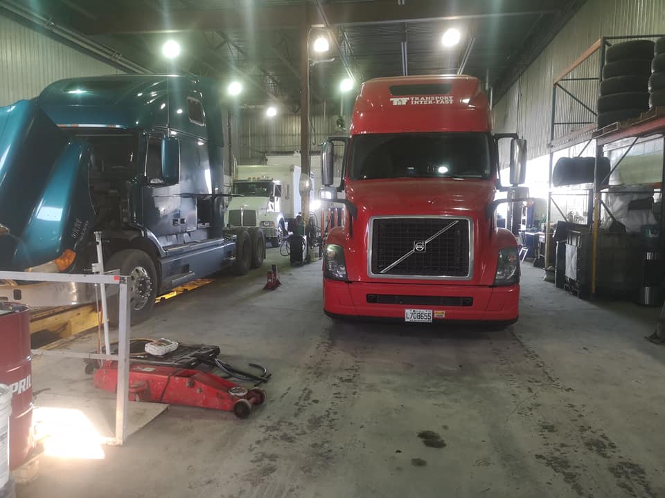 Images DB Diesel - Garage - Road Service 24h/7 - Truck - Trailer - Machinerie lourde Napierville