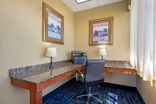 Images Best Western Plus Mid Nebraska Inn & Suites