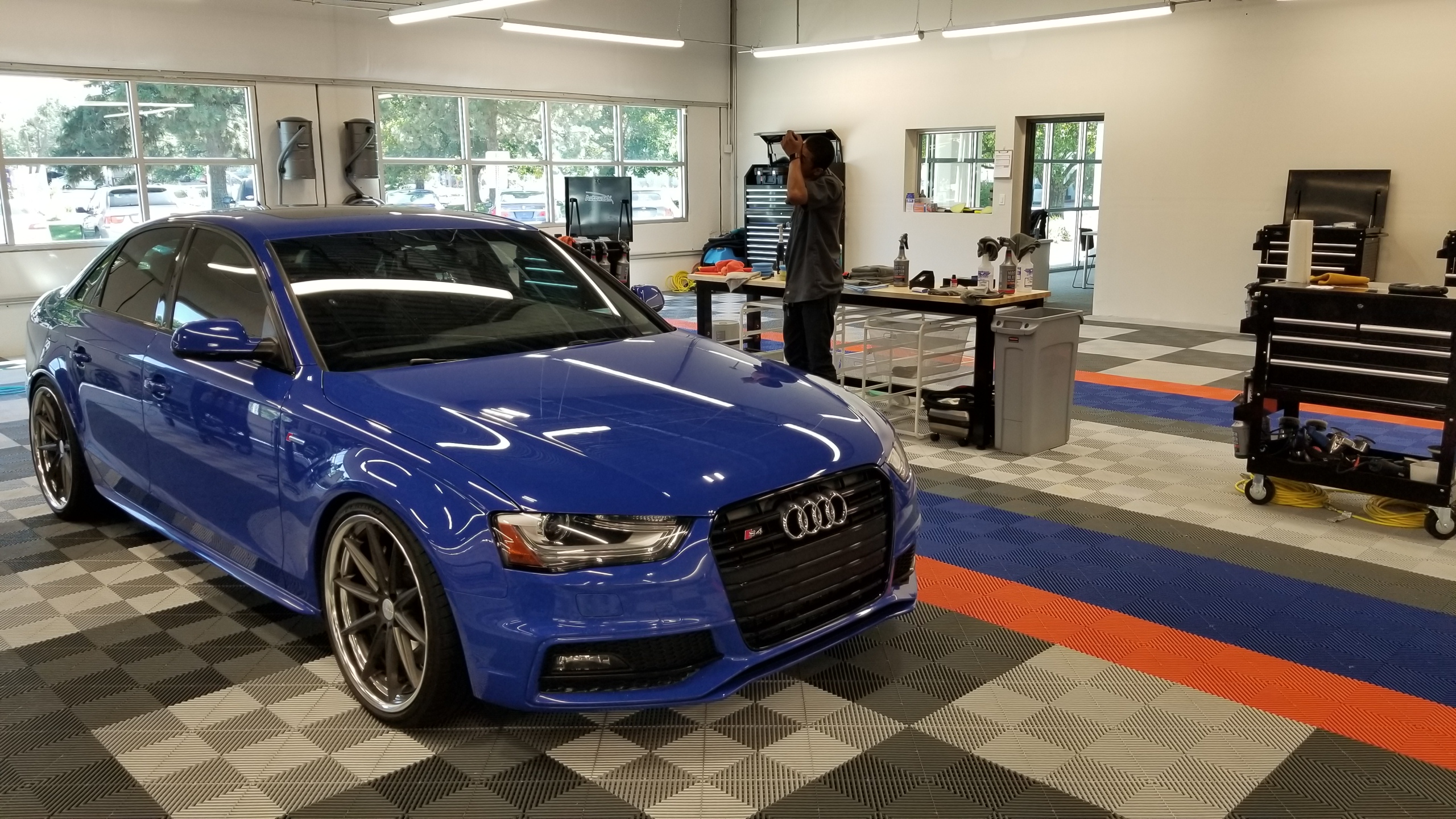 Autowash Showroom Detailing Photo