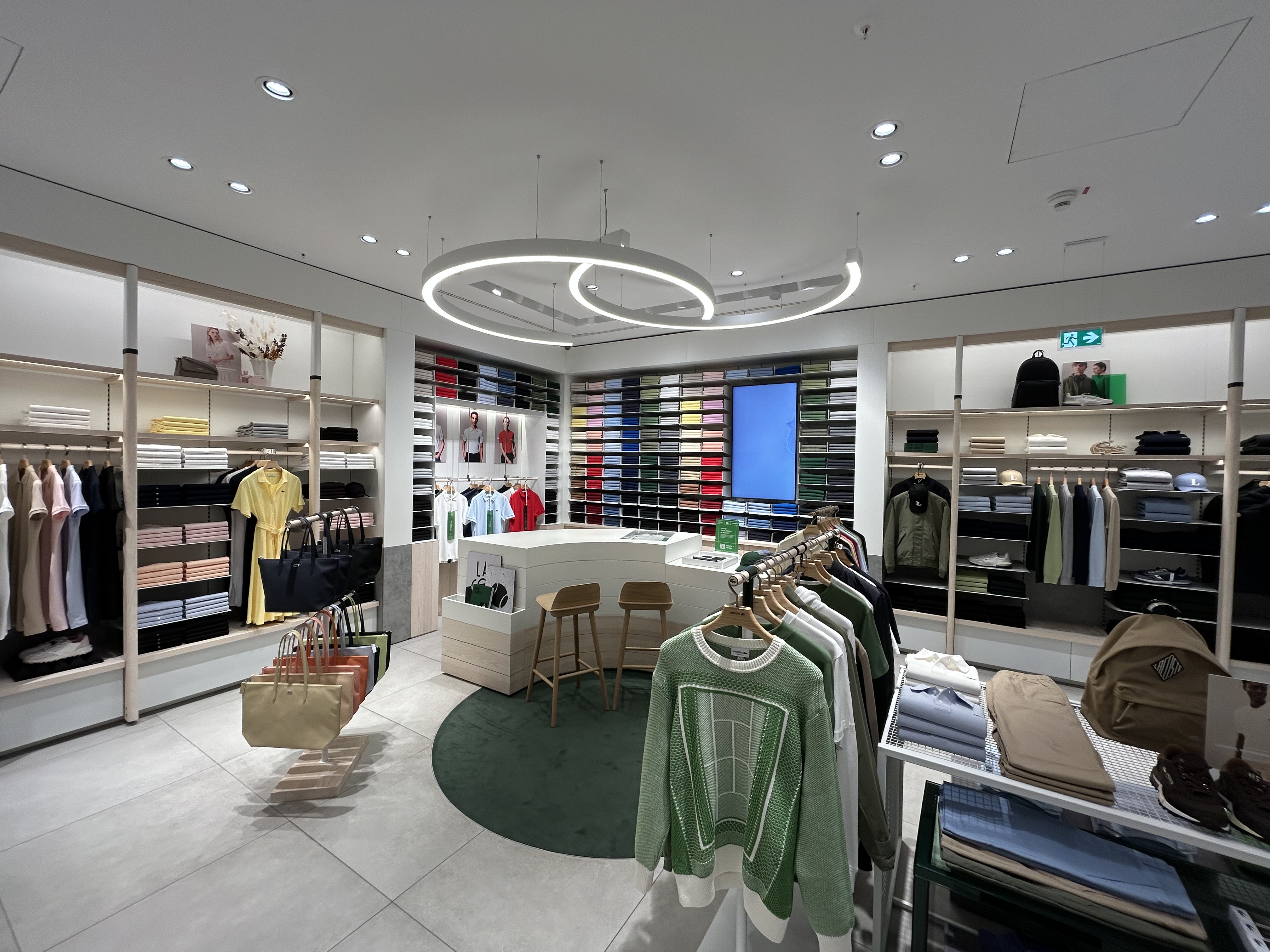 Lacoste Hamburg Überseequartier, Lacoste Hamburg Überseequartier in Hamburg