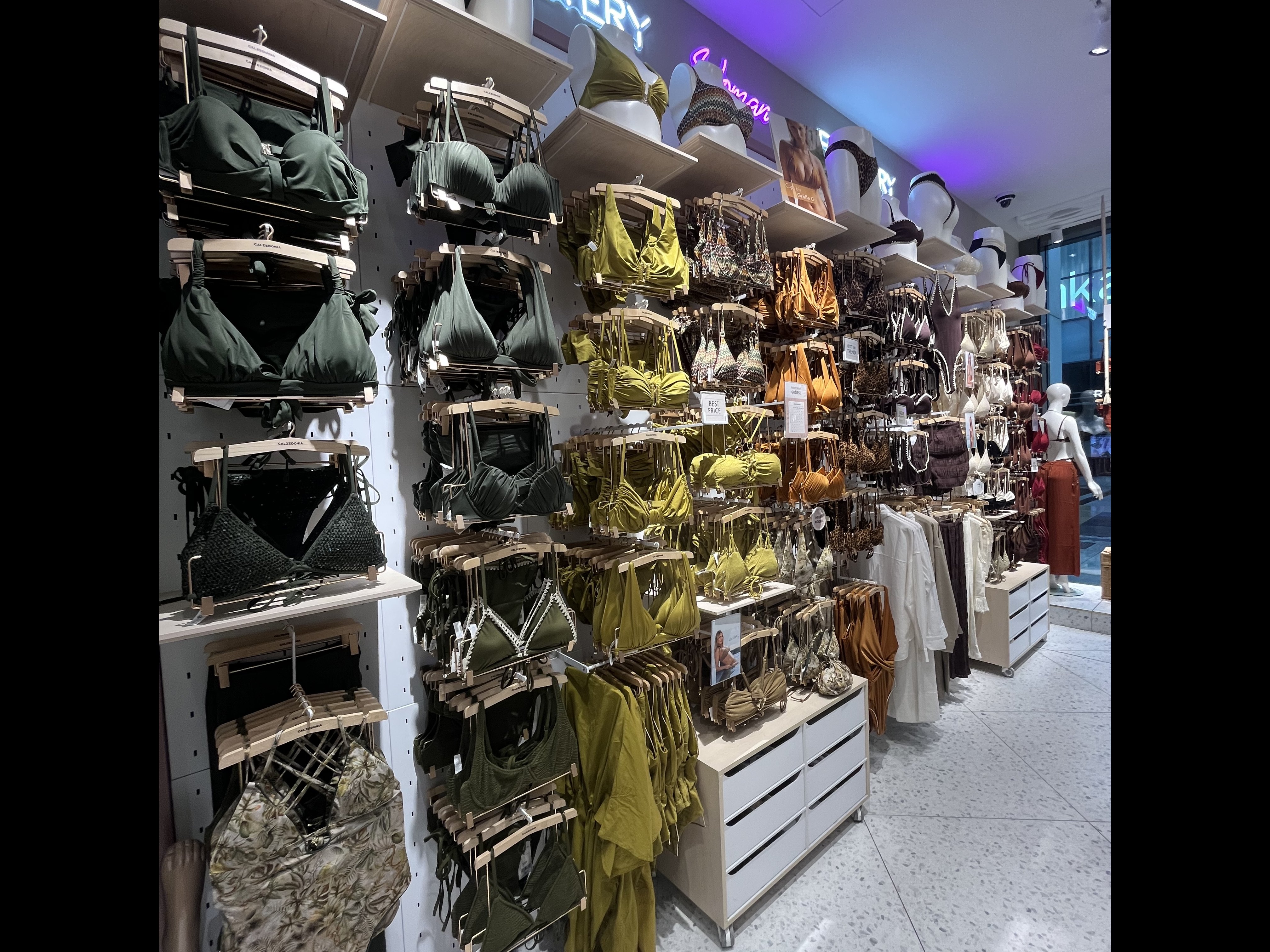 Calzedonia, PRAGER STRASSE 8-8A in Dresden