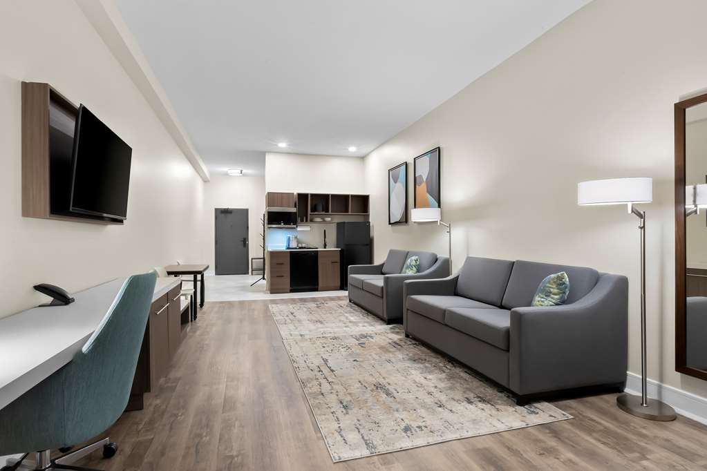 Larger Double Queen Suite