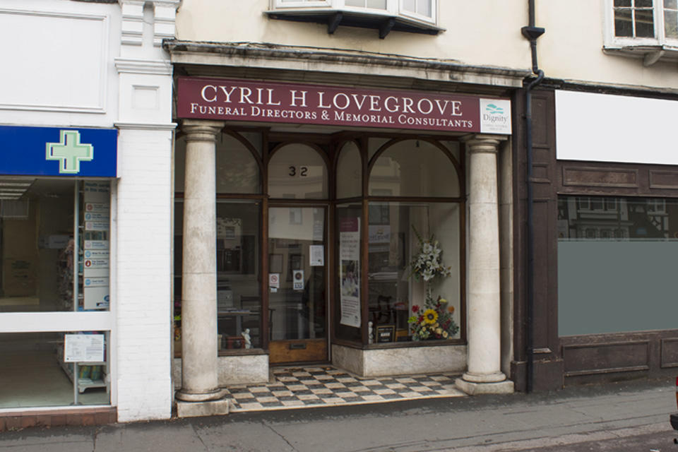 Cyril H Lovegrove Funeral Directors Woking 01483 773456