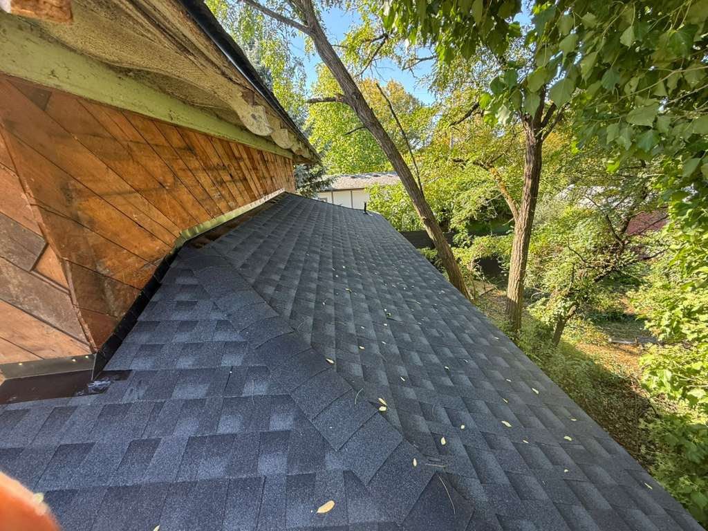 Skyrise Roofing & Gutters Image