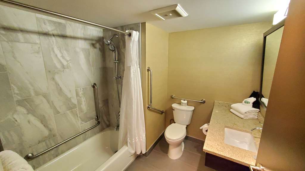 Best Western Northgate Inn in Nanaimo: KB Bathroom