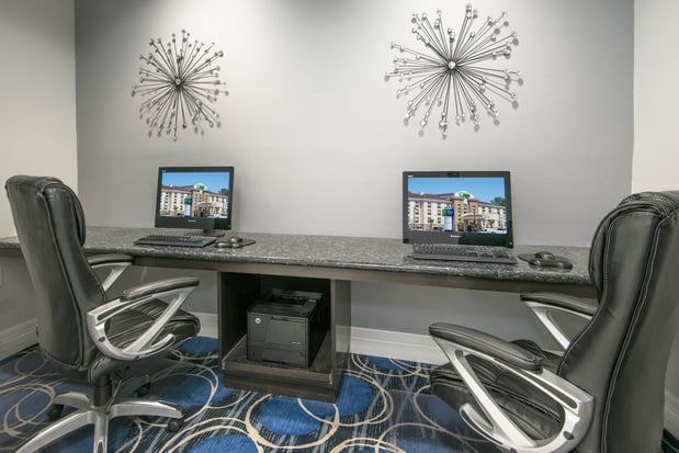 Images Holiday Inn Express & Suites Houston North - IAH Area by IHG