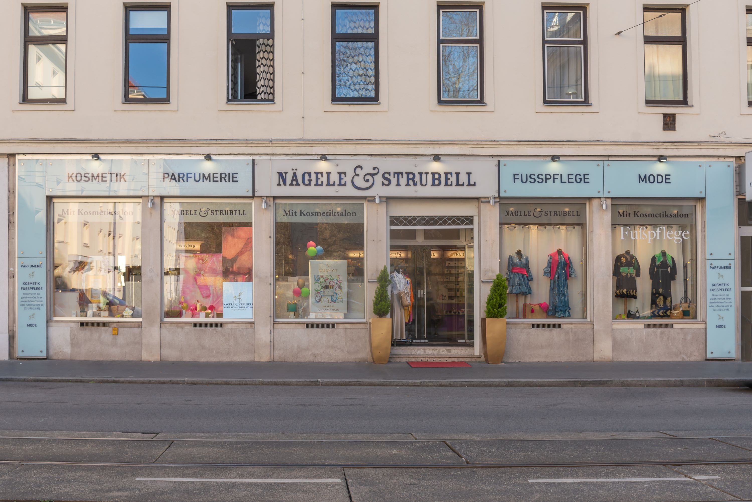 Bilder Nägele & Strubell Parfumerie