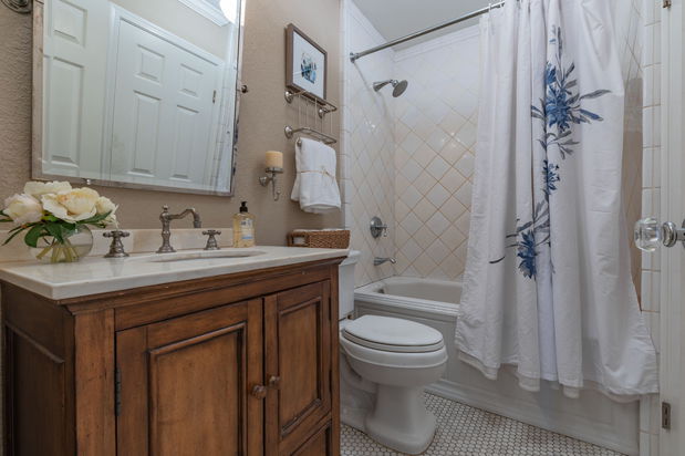 Images Monica Betancur, REALTOR | Compass