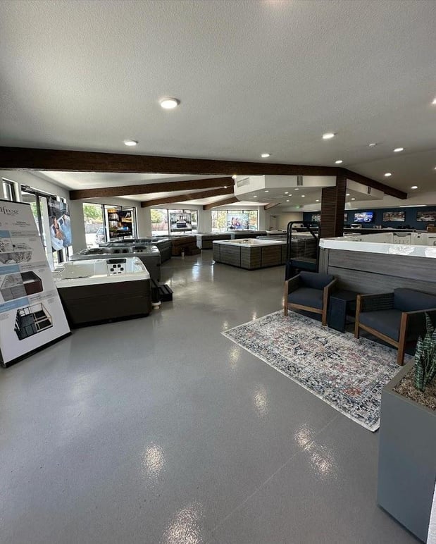 Images Robert Allen Pools & Spas / Bullfrog Spas