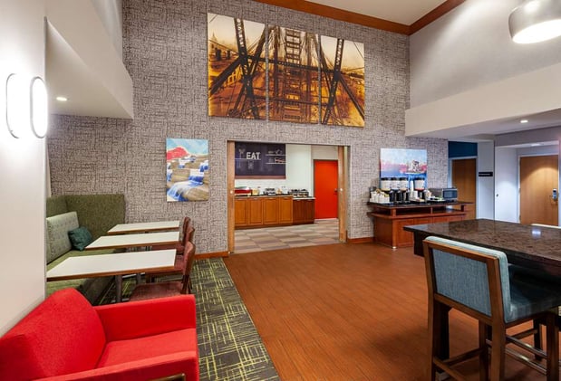 Images Hampton Inn & Suites St. Louis at Forest Park