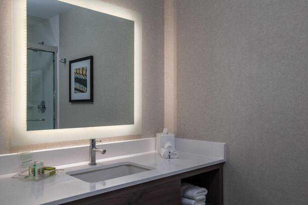 Images Holiday Inn Cleveland Clinic by IHG