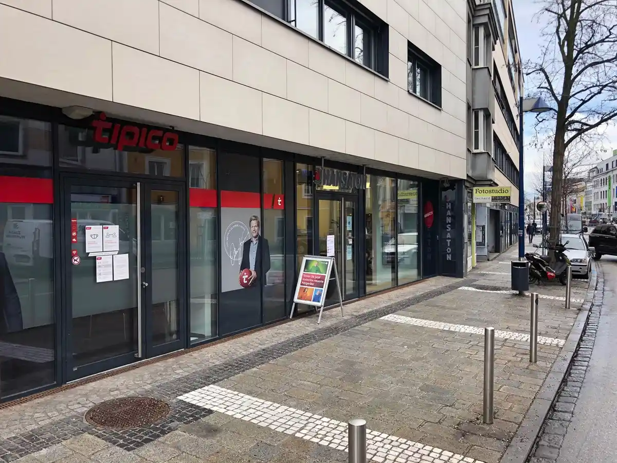 Hansaton Hörkompetenz-Zentrum Kaiser-Josef-Platz 29, Wels von links kommend