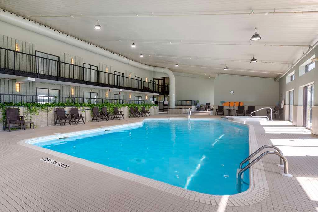 Best Western Pembroke Inn & Conference Centre à Pembroke: Indoor Pool
