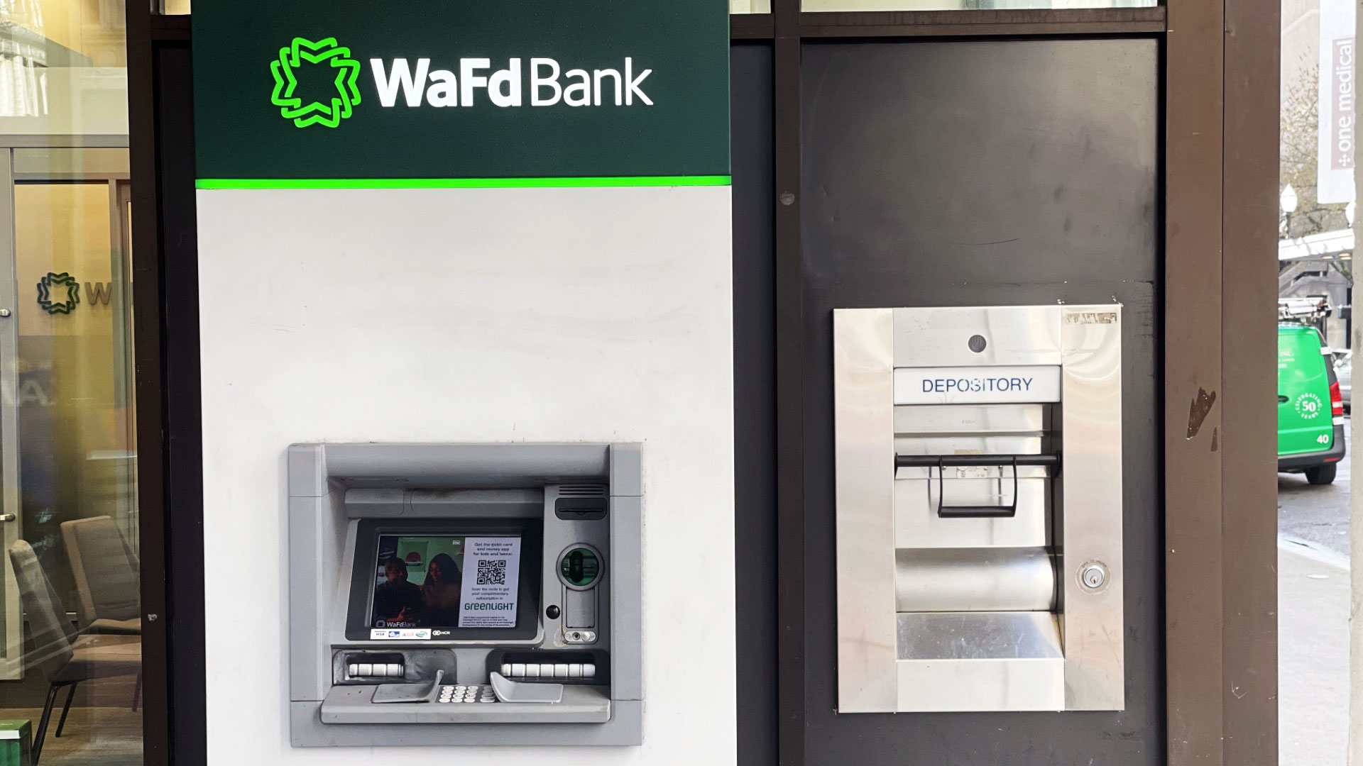 Photo of the WaFd Bank Branch location in Portland, Oregon. Located at 530 SW 5th Ave, Portland, OR 97204