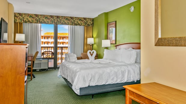 Images Holiday Inn & Suites Clearwater Beach by IHG