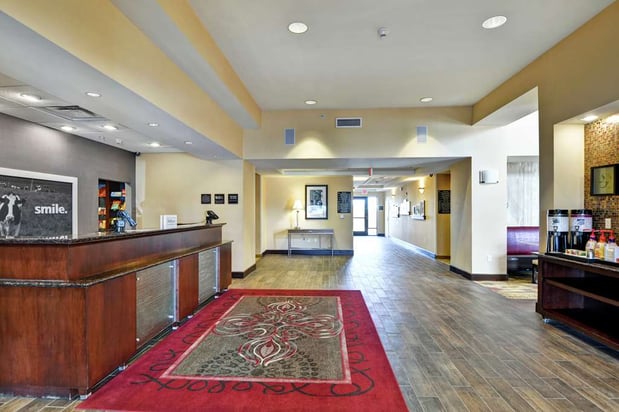 Images Hampton Inn & Suites Peoria at Grand Prairie, IL