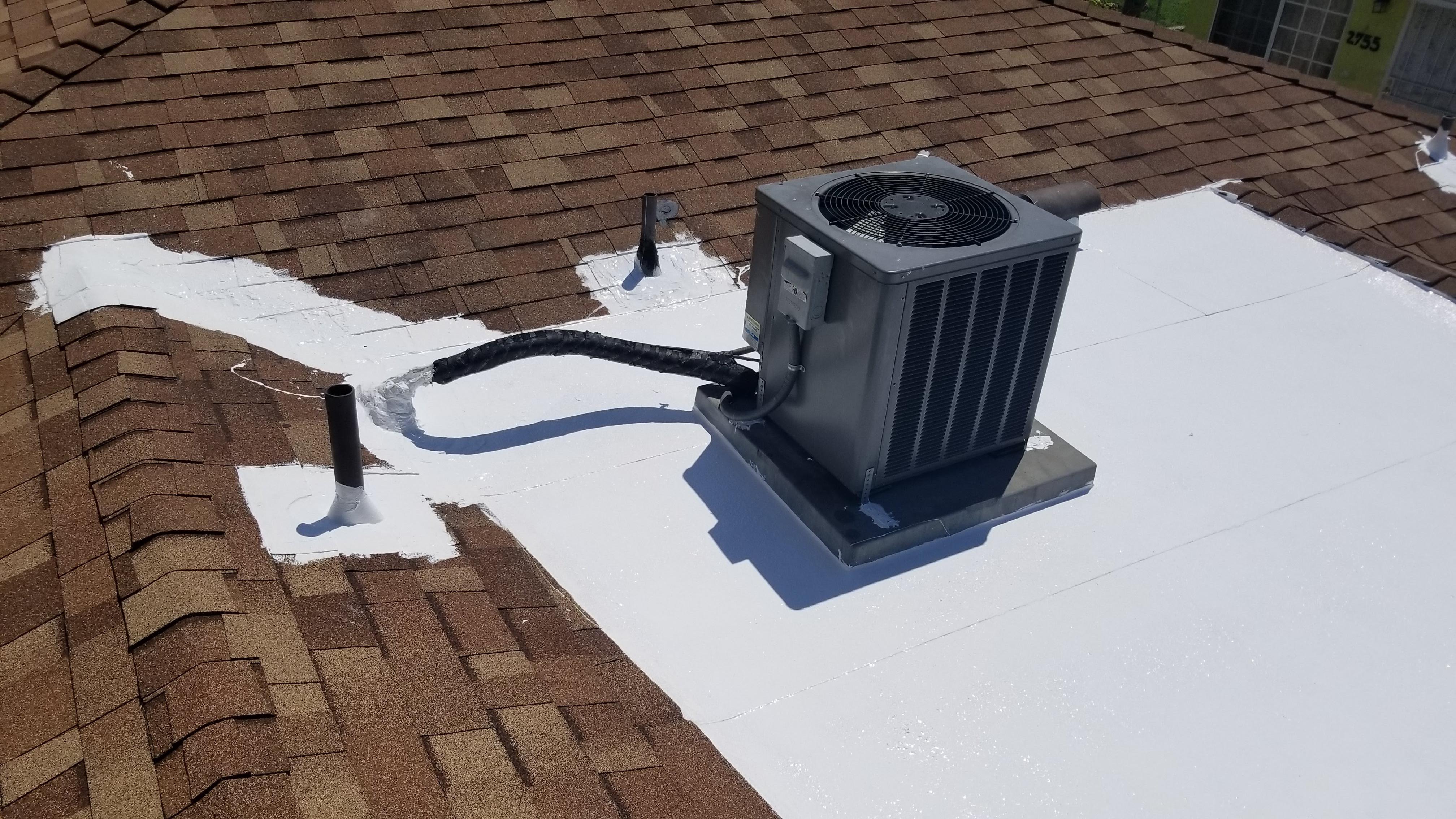 Centennial Roofing LLC- techo blanco