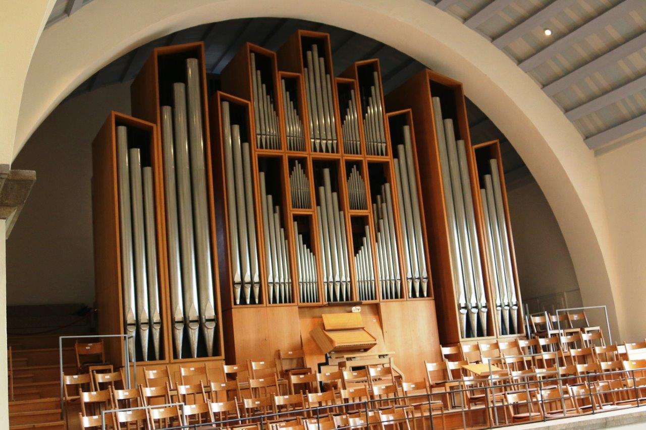 Mit dem Bau der großen Schuke-Orgel im Jahr 1969 auf der Südempore war die heutige Gestalt des Kirchenraums hergestellt. In seiner unübersehbaren Spannung zwischen dem ursprünglichem Raumkonzept und der Umgestaltung in der Nachkriegszeit ist der Gottesdie