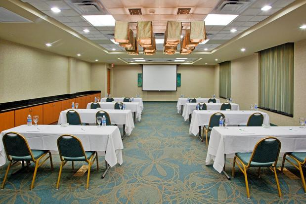 Images Holiday Inn & Suites Williamsburg-Historic Gateway by IHG