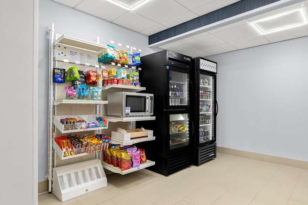 Images Spark by Hilton Tupelo