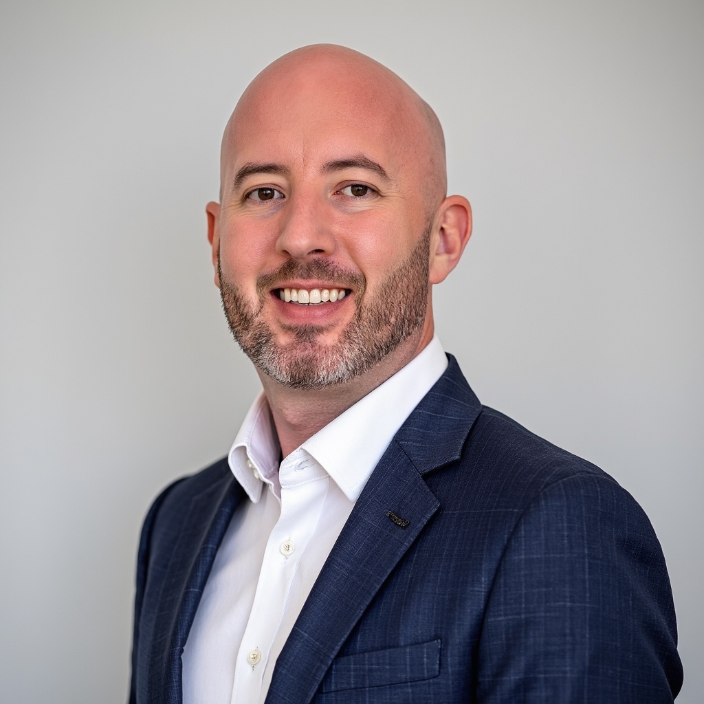 Headshot of Daniel Whitehouse, a wealth advisor at Chase