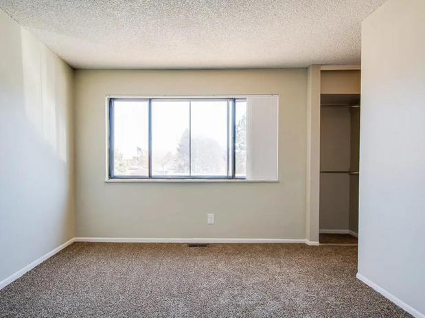 Images Meadow Lark Apartments