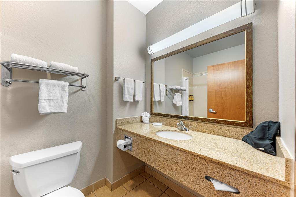 Double Queen - Guest Bath