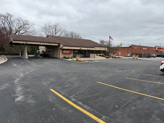 Exterior of 1st Source banking center on North Jefferson St in Huntington, Indiana