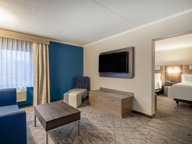 Images Holiday Inn Express & Suites Greensboro-(I-40 @ Wendover) by IHG