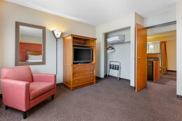 Images Holiday Inn Express Chicago-Downers Grove by IHG