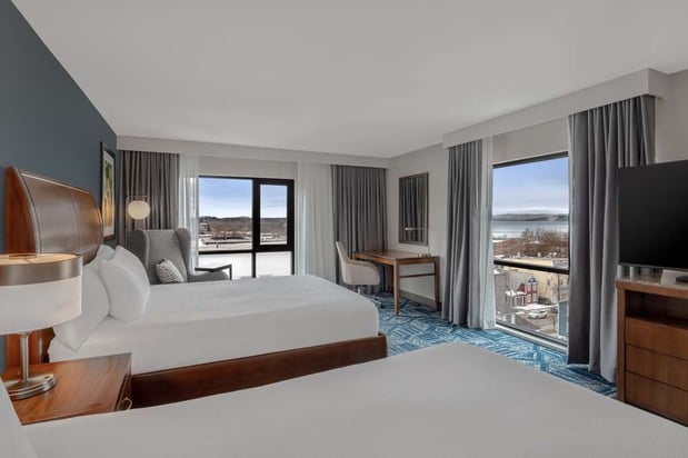 Images Hilton Garden Inn Burlington Downtown