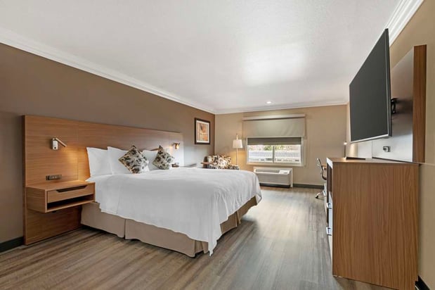 Images Best Western Plus Newport Mesa Inn