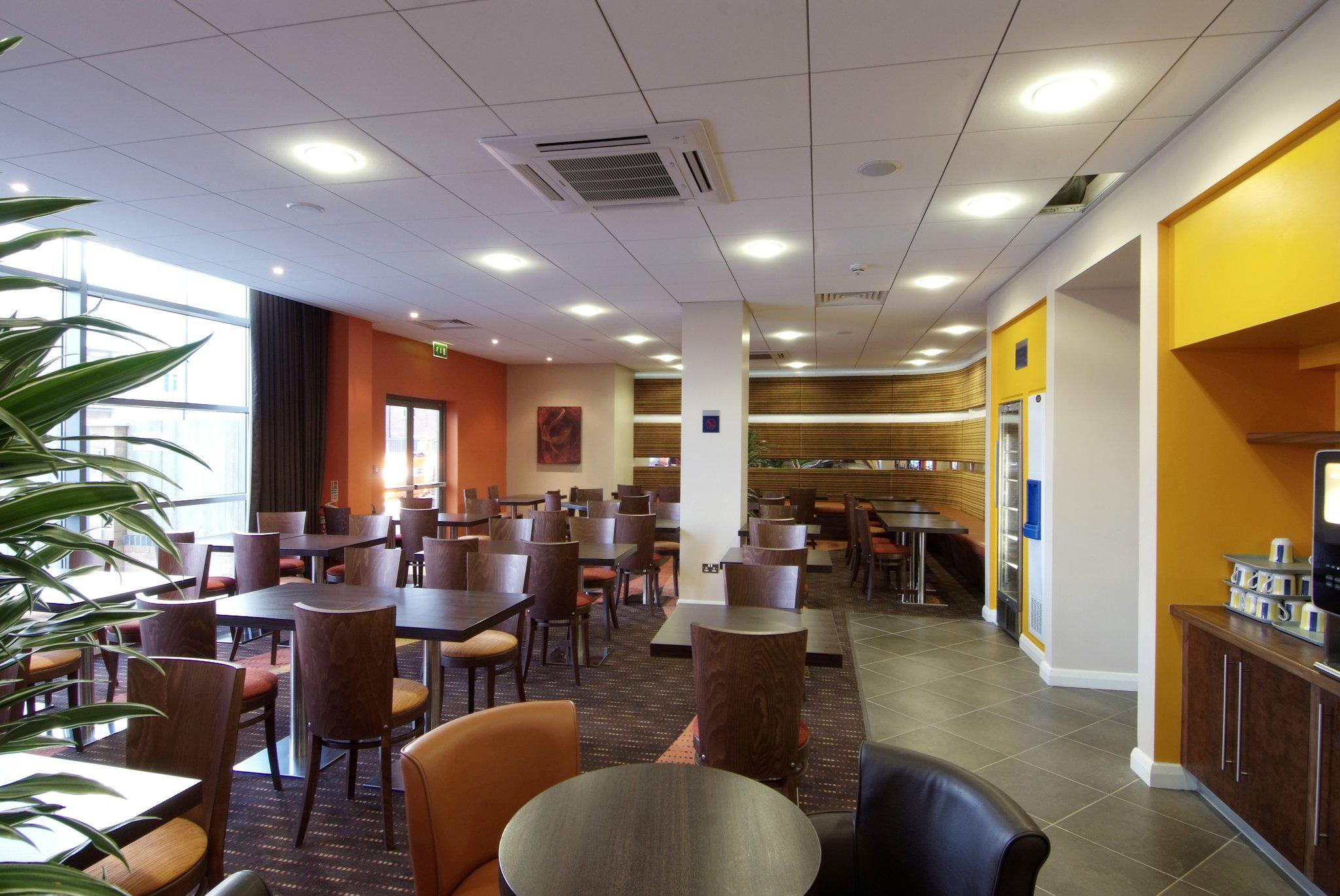 Holiday Inn Express Slough, an IHG Hotel Slough 01753 558300