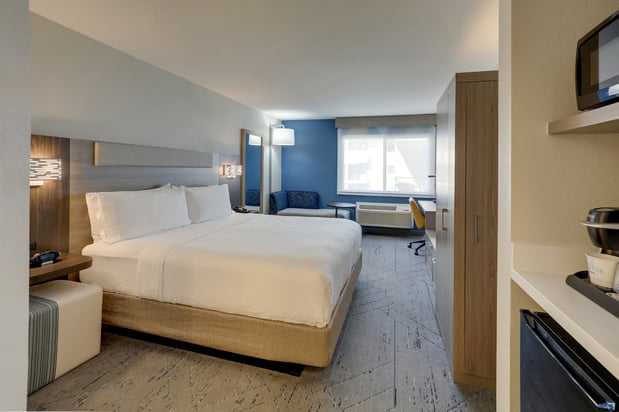 Images Holiday Inn Express & Suites Branson 76 Central by IHG