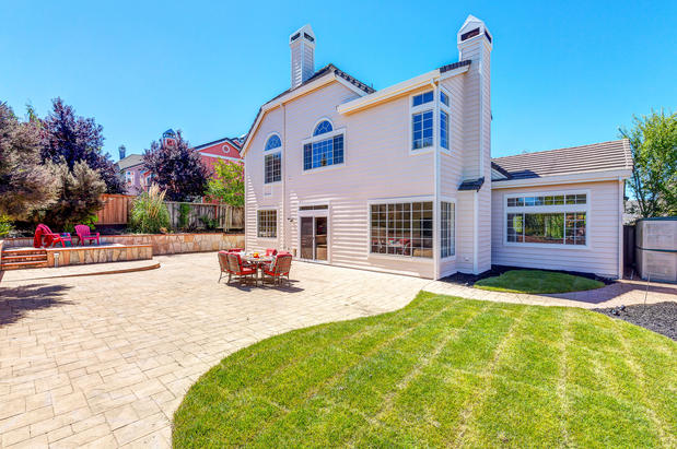 Images Amber Hom Realm Real Estate