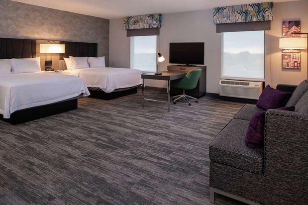 Images Hampton Inn & Suites Winston-Salem Downtown
