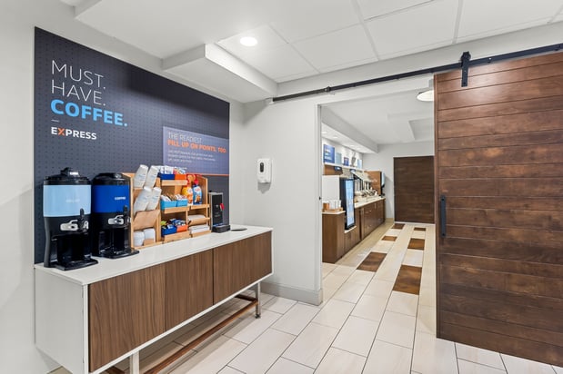 Images Holiday Inn Express & Suites Savannah - Midtown by IHG