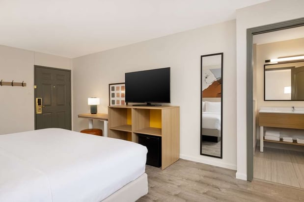 Images Spark by Hilton Rock Springs