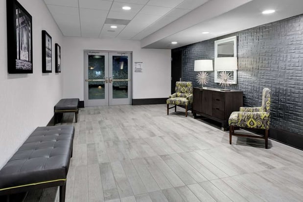 Images Hampton Inn & Suites Irvine-Orange County Airport