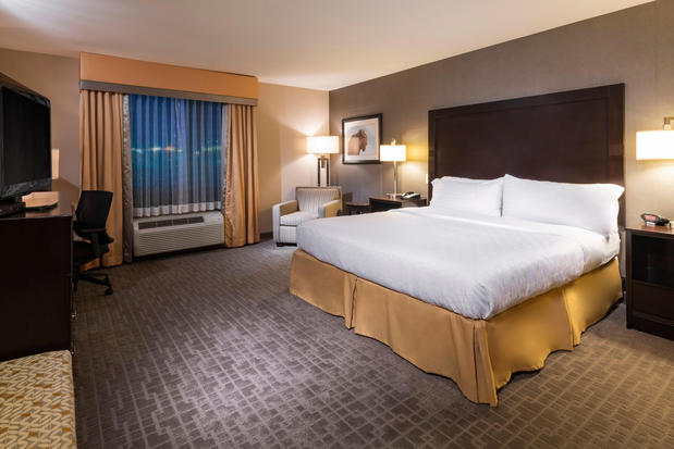 Images Holiday Inn Express & Suites Hays, an IHG Hotel