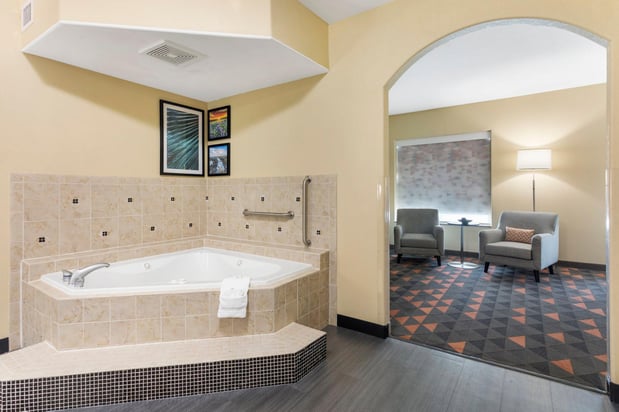 Images Holiday Inn & Suites Waco Northwest by IHG