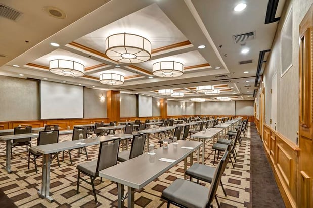Images Embassy Suites by Hilton Chicago Downtown River North