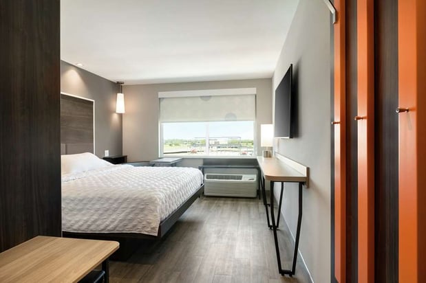 Images Tru by Hilton Wichita Northeast